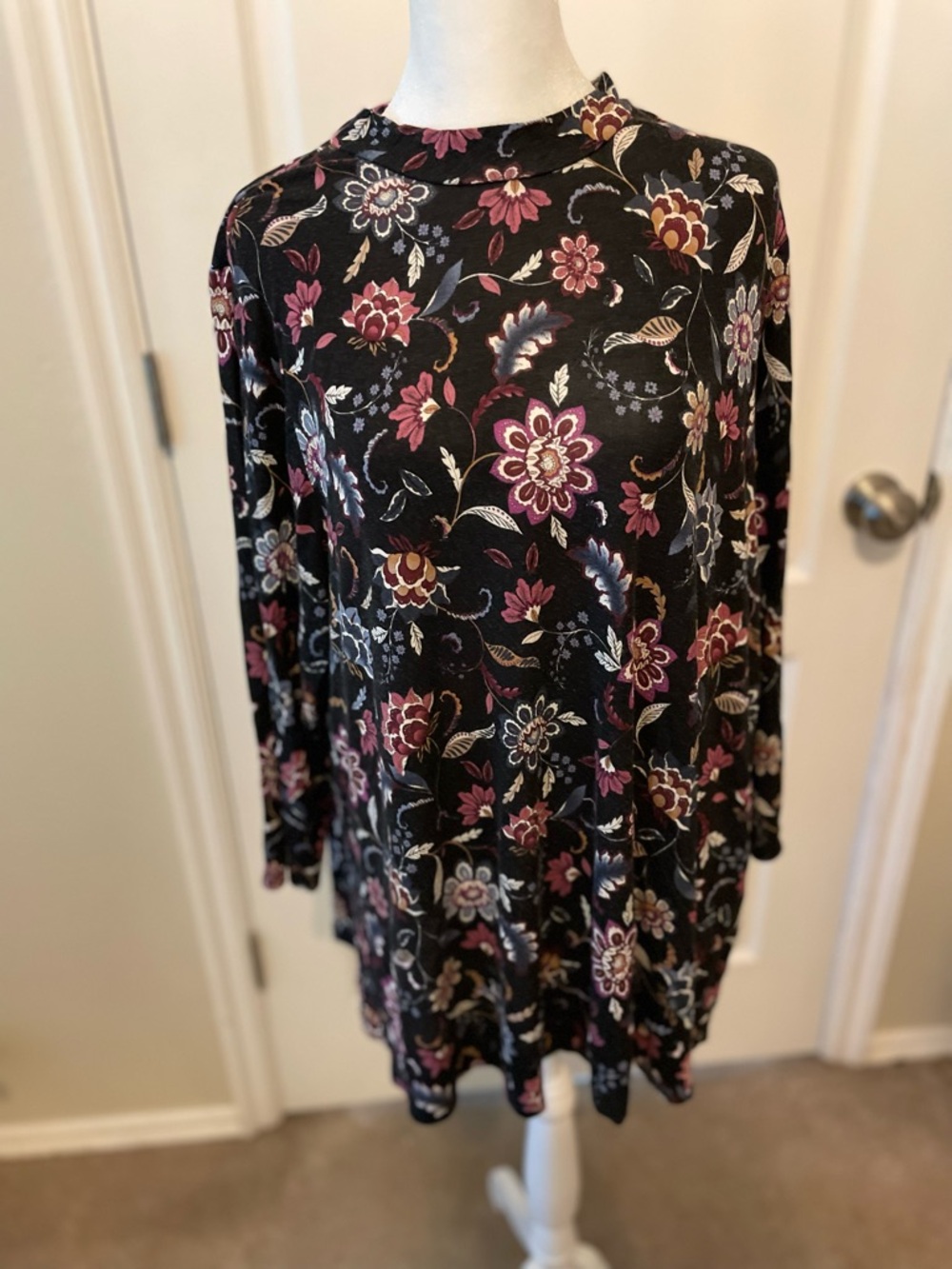 Lane Bryant Black Floral Long-Sleeve Tunic with Mauve & Cream Blooms